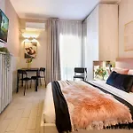 Downtown Studios - Your Modern Escape Near Ateneul Roman
