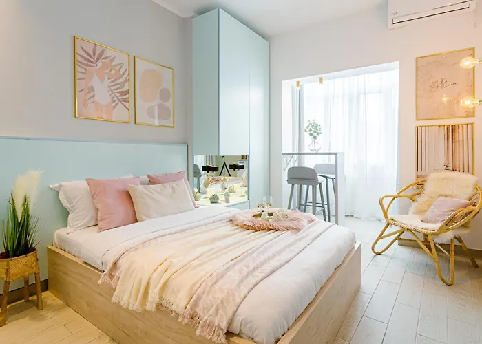 Downtown Studios - Your Modern Escape Near Ateneul Roman