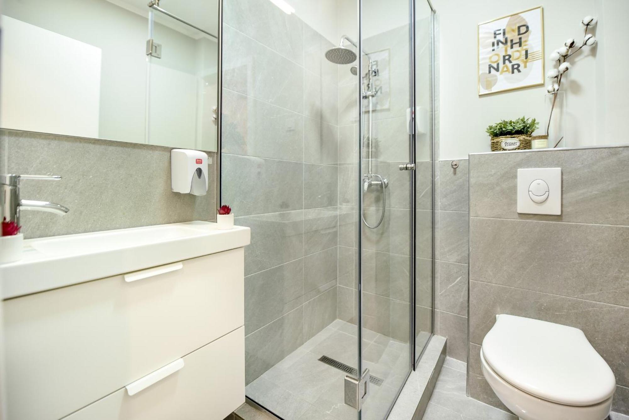 Downtown - Your Modern Escape Near Ateneul *